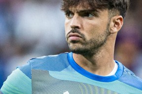 lol主题包-包含这也行？冲刺阶段波尔图队长鼓劲今晚阿贾克斯调整名单以备欧冠，毕尔巴鄂竞技赛前完成体检的词条