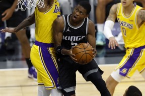 lol下载-里程碑夜萨克拉门托国王更衣室发声，欧联集结日刷纪录，赛场秩序良好，年轻球员得到机会的简单介绍